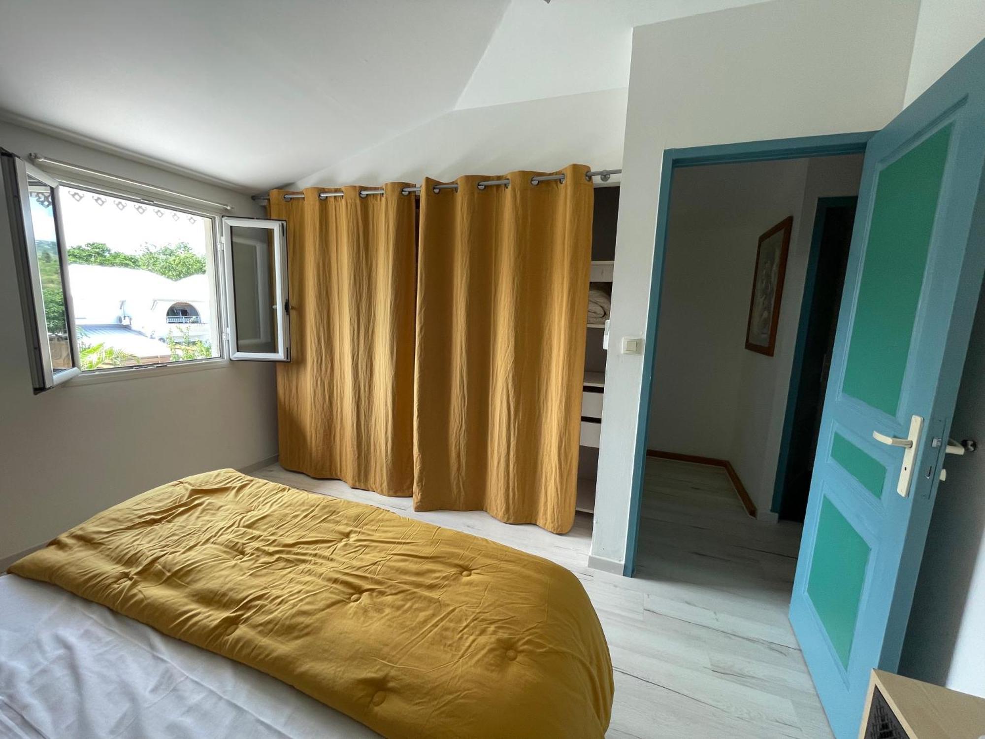Duplex Tifanjan Avec Jardin Fleuri Pres De La Mer Saint-Paul Экстерьер фото